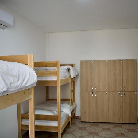 Me&You Hostel Tirana Extérieur photo