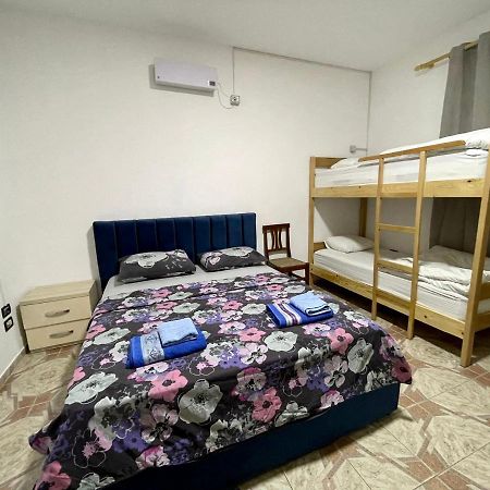Me&You Hostel Tirana Extérieur photo