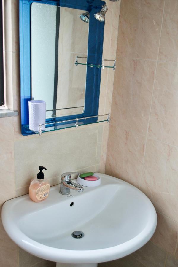 Me&You Hostel Tirana Extérieur photo
