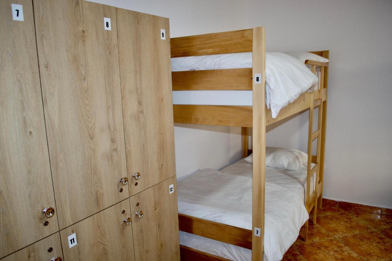 Me&You Hostel Tirana Extérieur photo