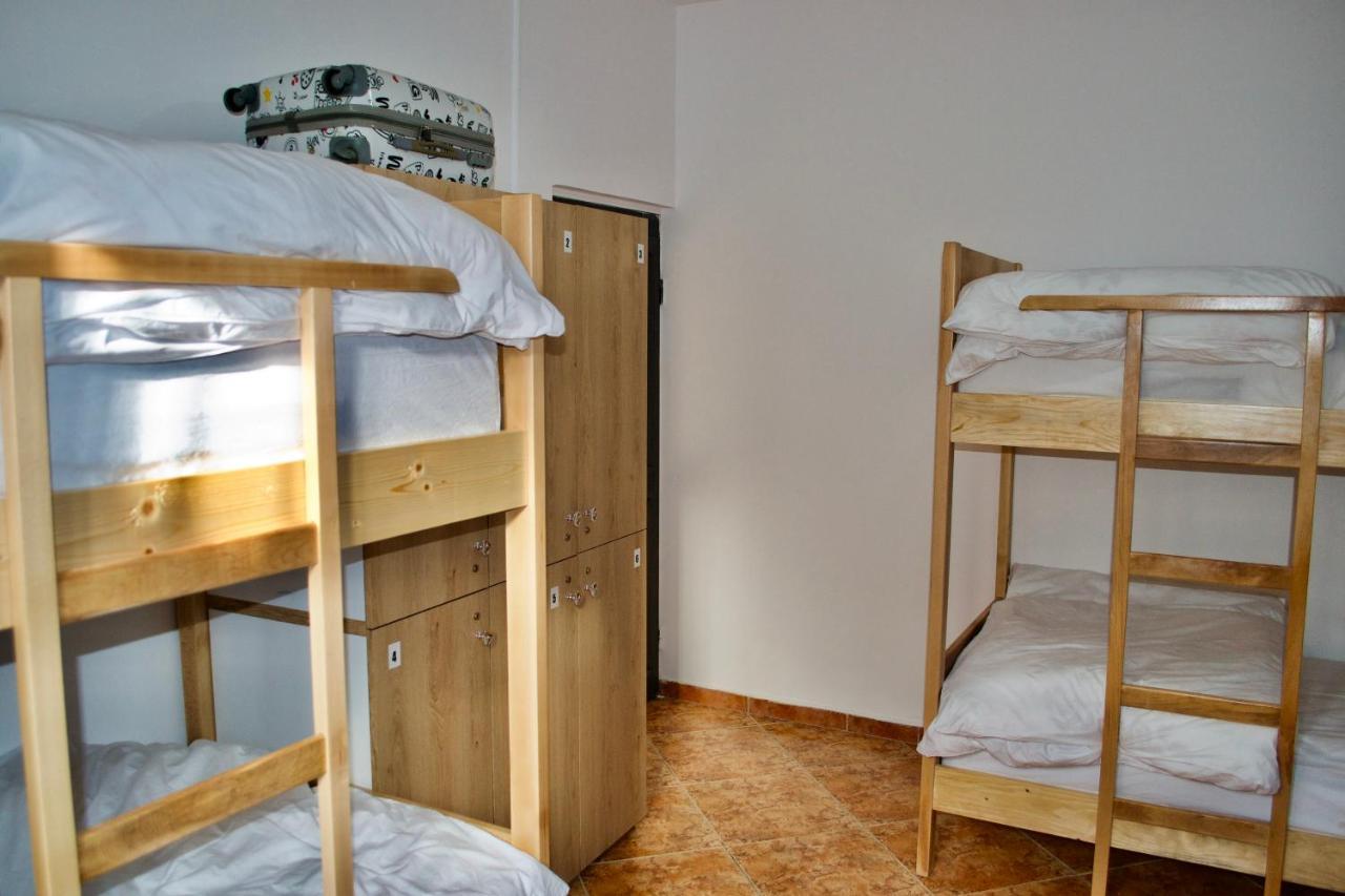 Me&You Hostel Tirana Extérieur photo