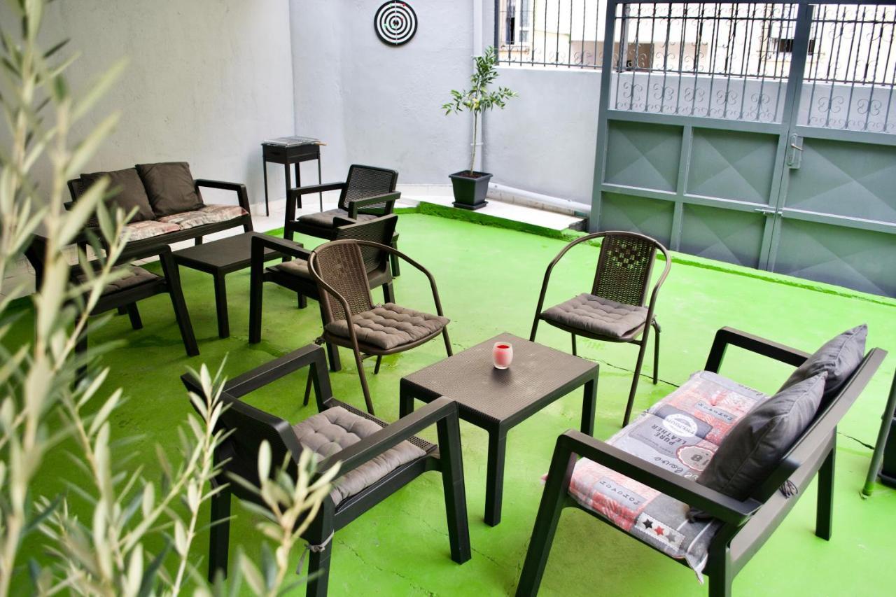Me&You Hostel Tirana Extérieur photo