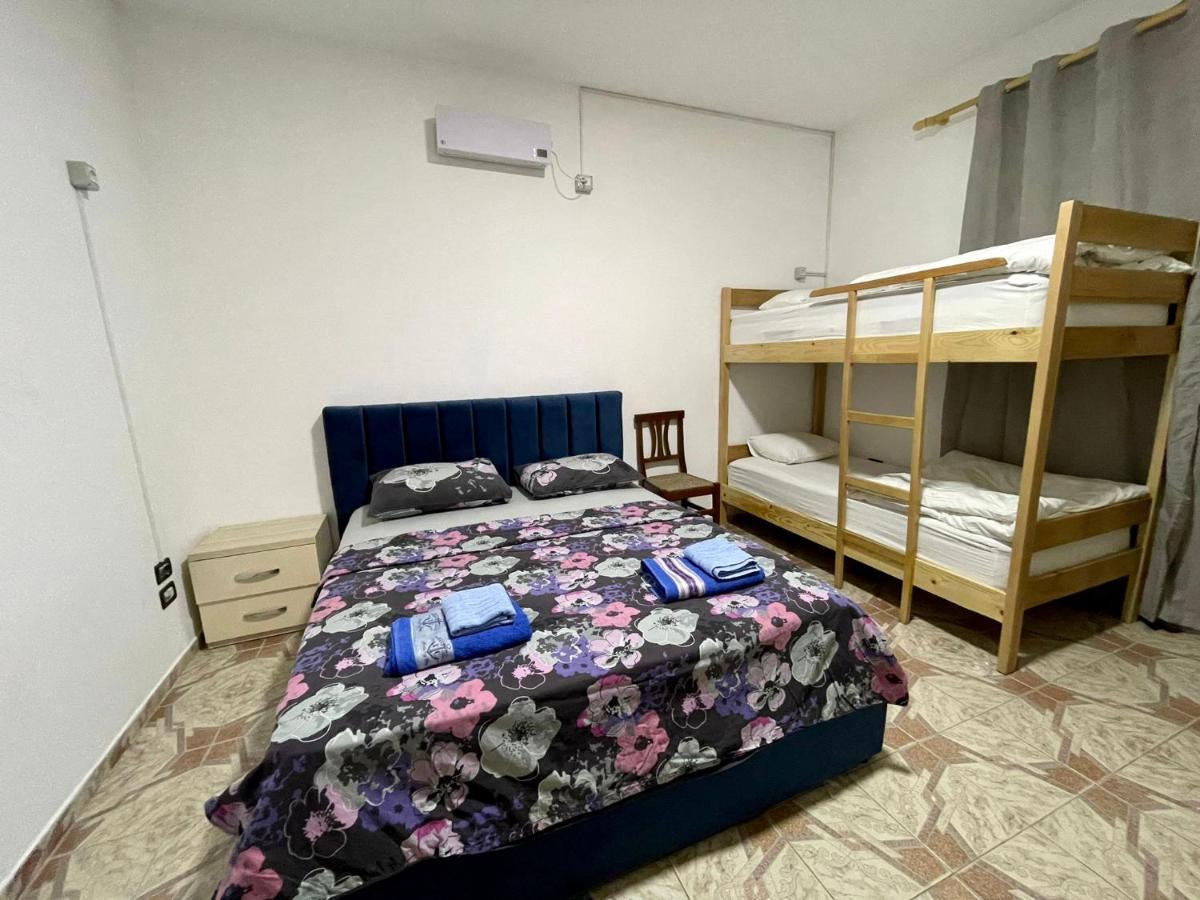 Me&You Hostel Tirana Extérieur photo