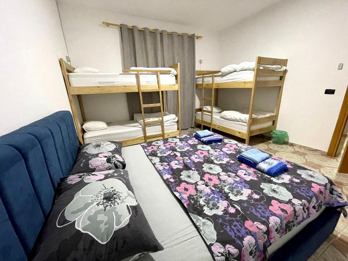 Me&You Hostel Tirana Extérieur photo