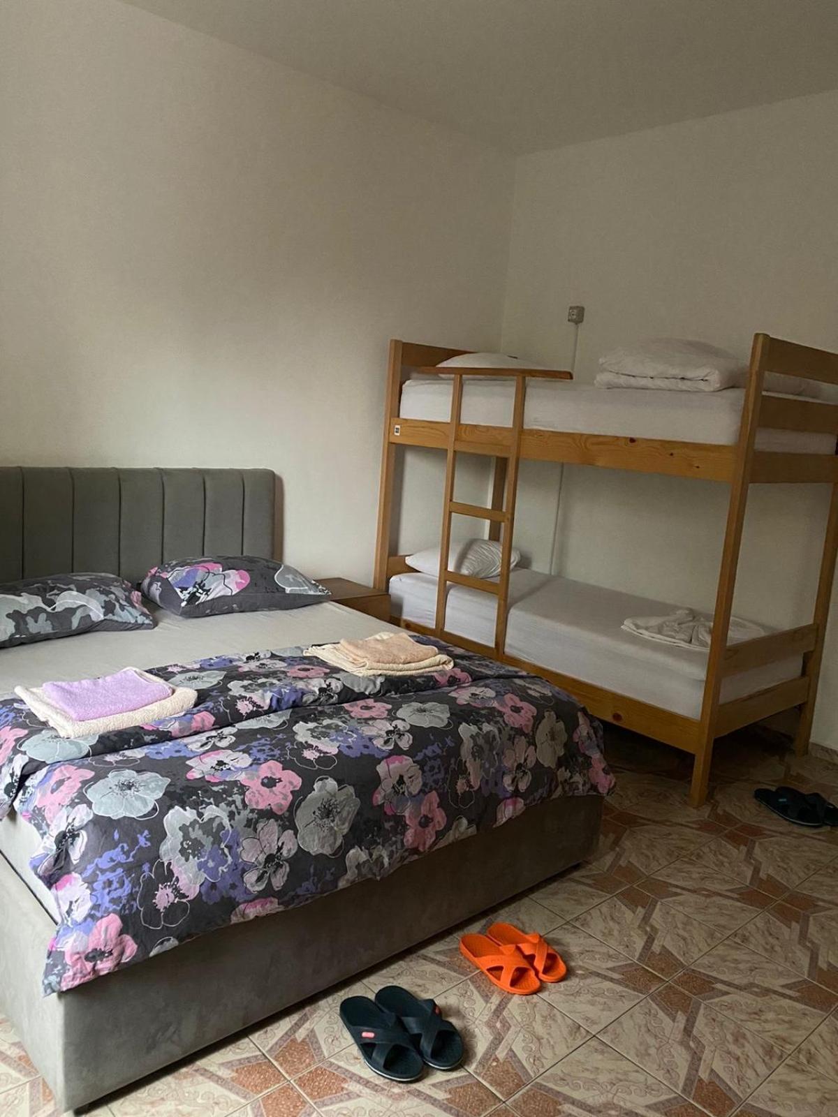 Me&You Hostel Tirana Extérieur photo